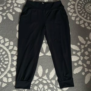Athletic joggers !